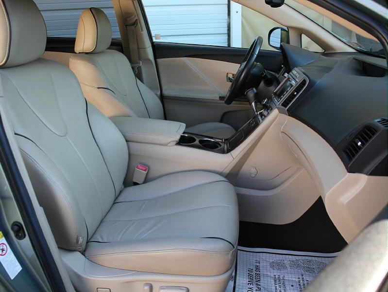 Toyota Venza 4dr Wgn V6 AWD (Natl) 2011