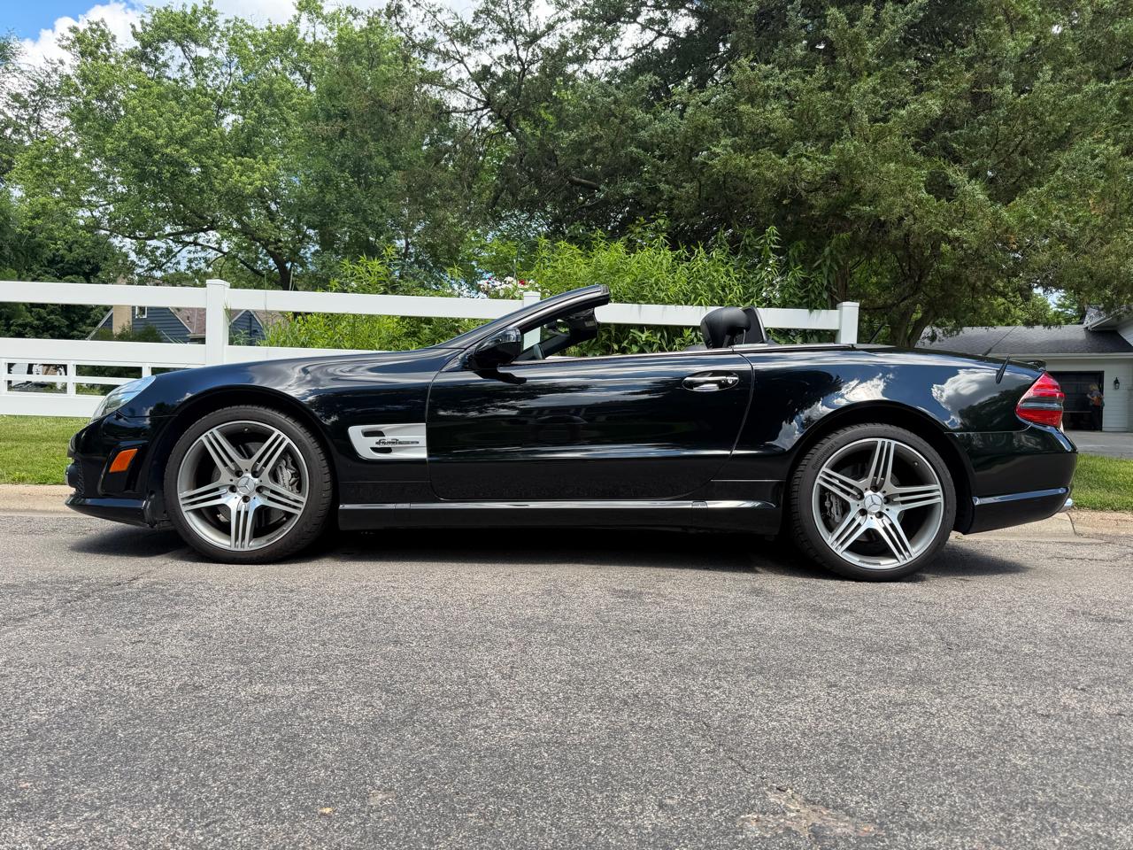 Mercedes-Benz SL-Class SL63 AMG 2011