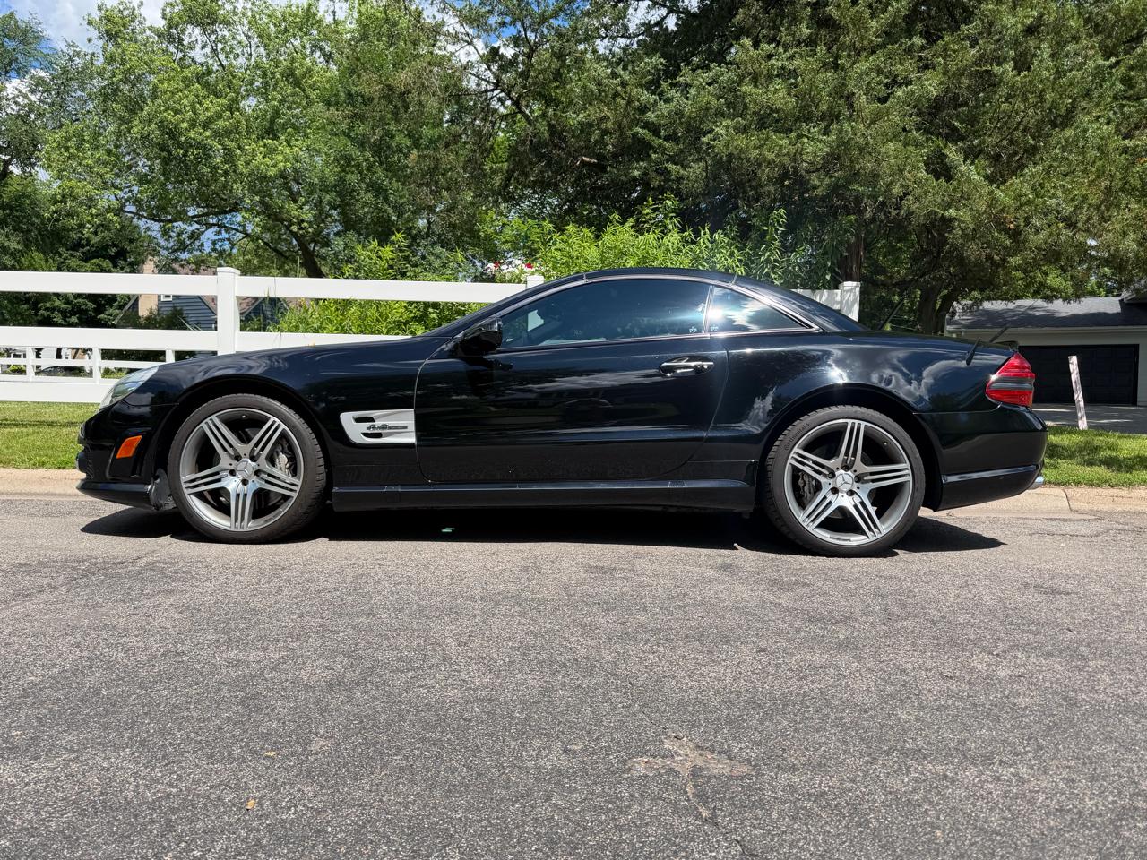 Mercedes-Benz SL-Class SL63 AMG 2011