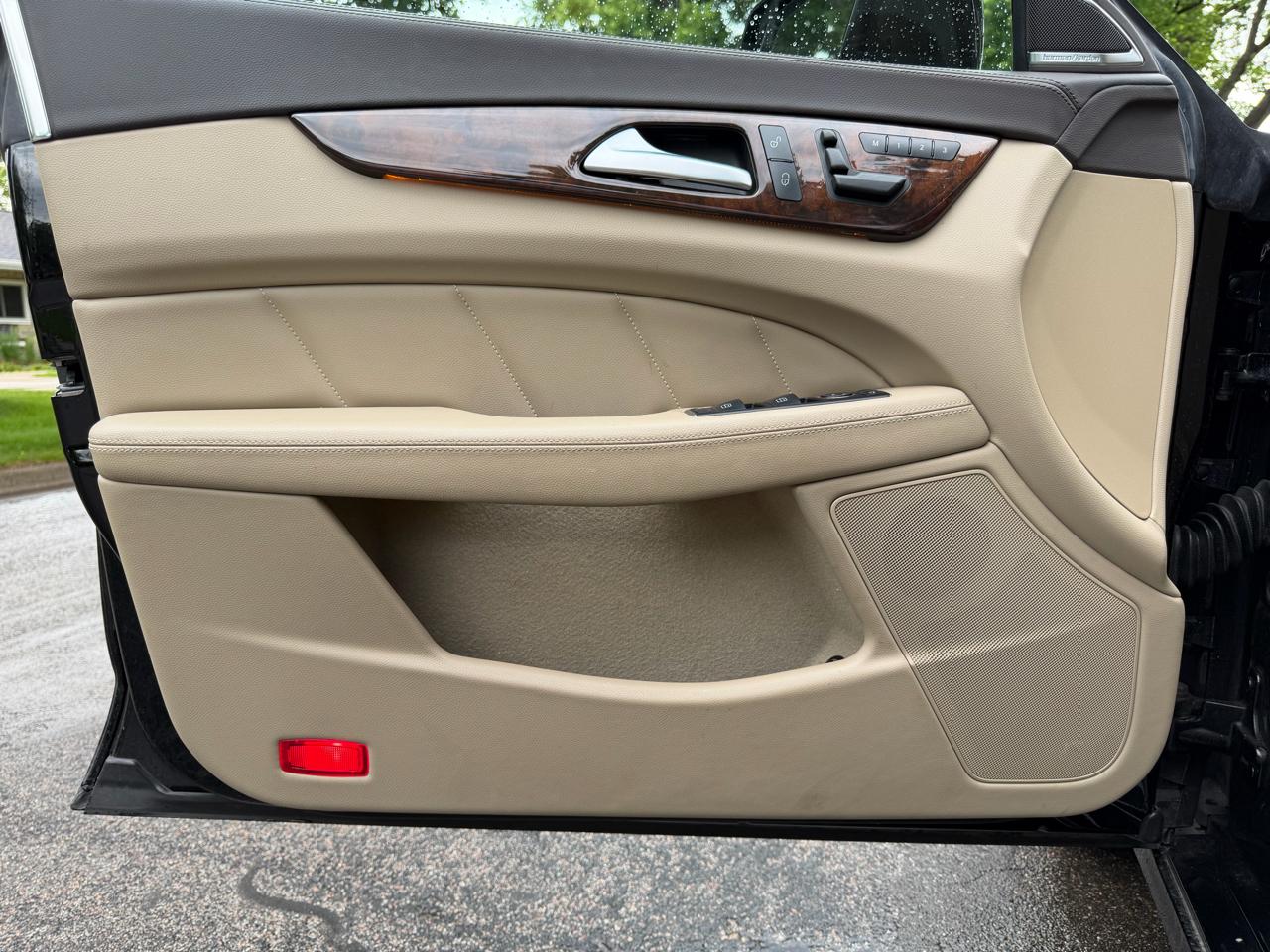 Mercedes-Benz CLS-Class CLS550 4MATIC 2014