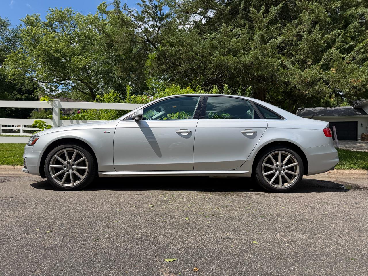 Audi A4 2.0T Premium Sedan quattro Manual 2014