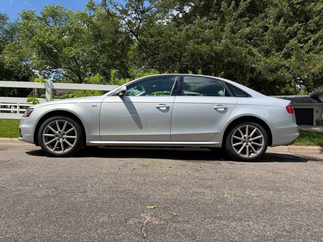 Audi A4 2.0T Premium Sedan quattro Manual 2014