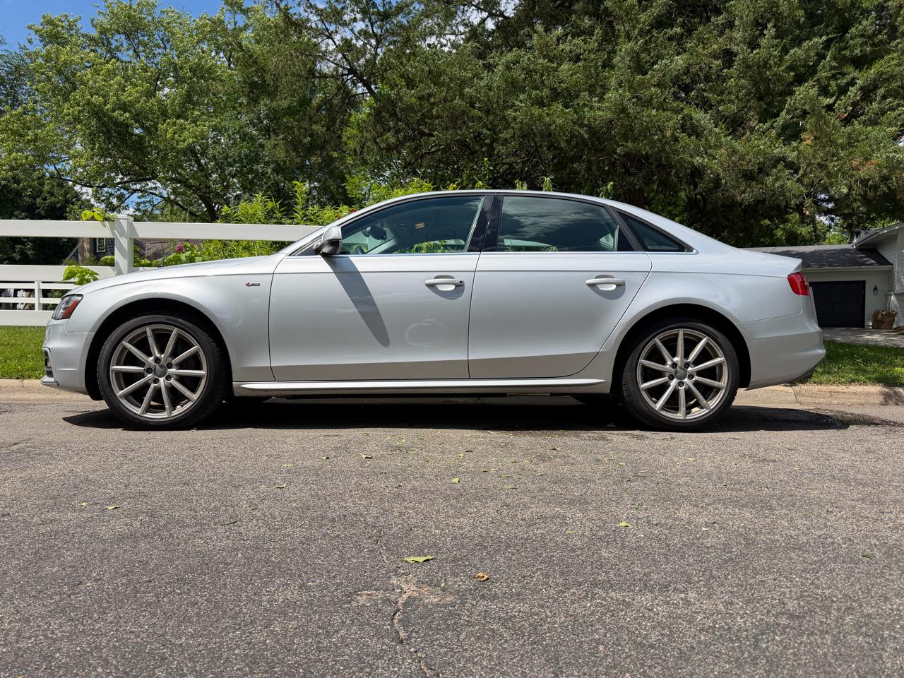 Audi A4 2.0T Premium Sedan quattro Manual 2014