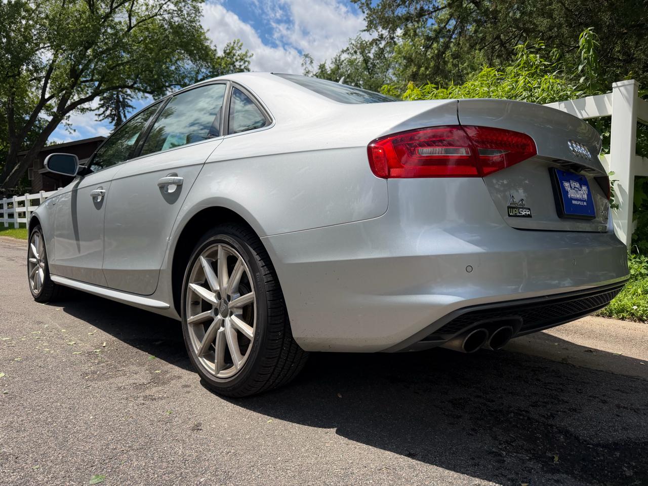 Audi A4 2.0T Premium Sedan quattro Manual 2014