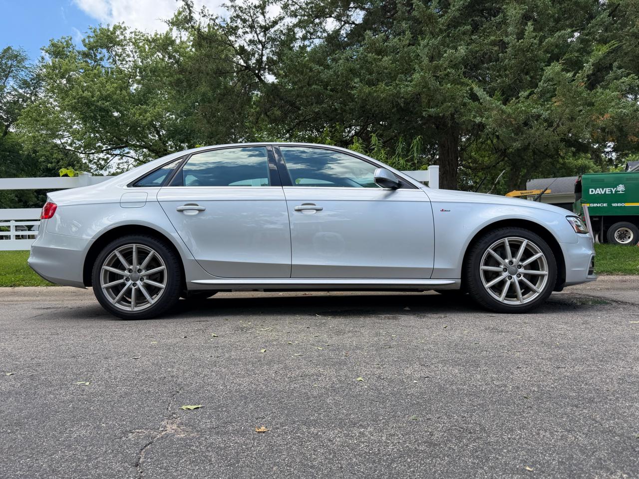 Audi A4 2.0T Premium Sedan quattro Manual 2014