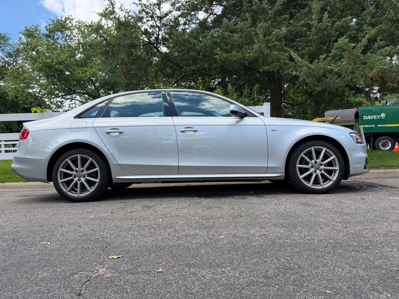 Audi A4 2.0T Premium Sedan quattro Manual 2014