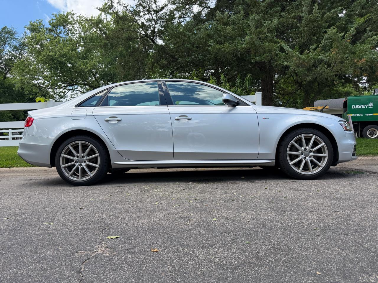 Audi A4 2.0T Premium Sedan quattro Manual 2014