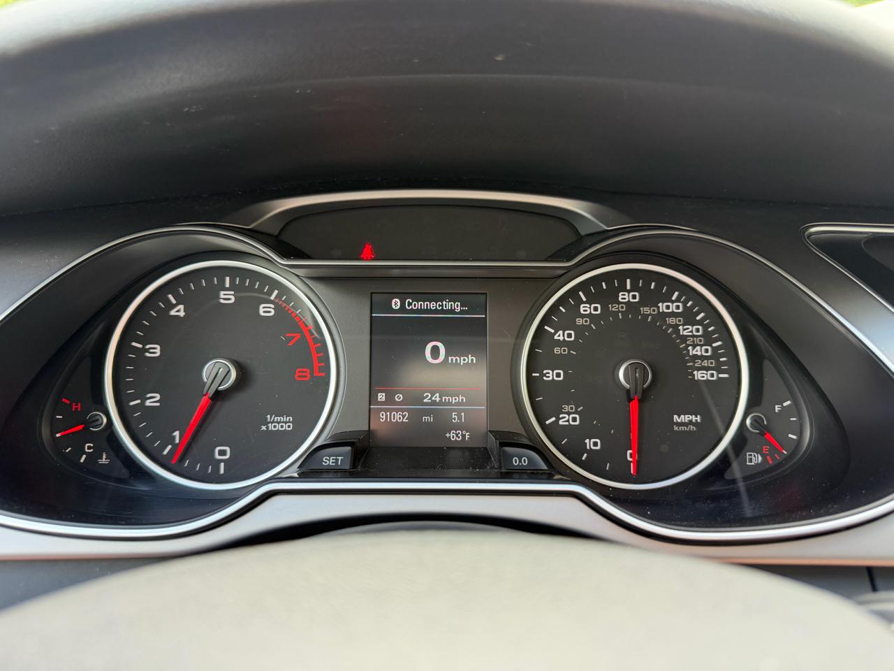 Audi A4 2.0T Premium Sedan quattro Manual 2014