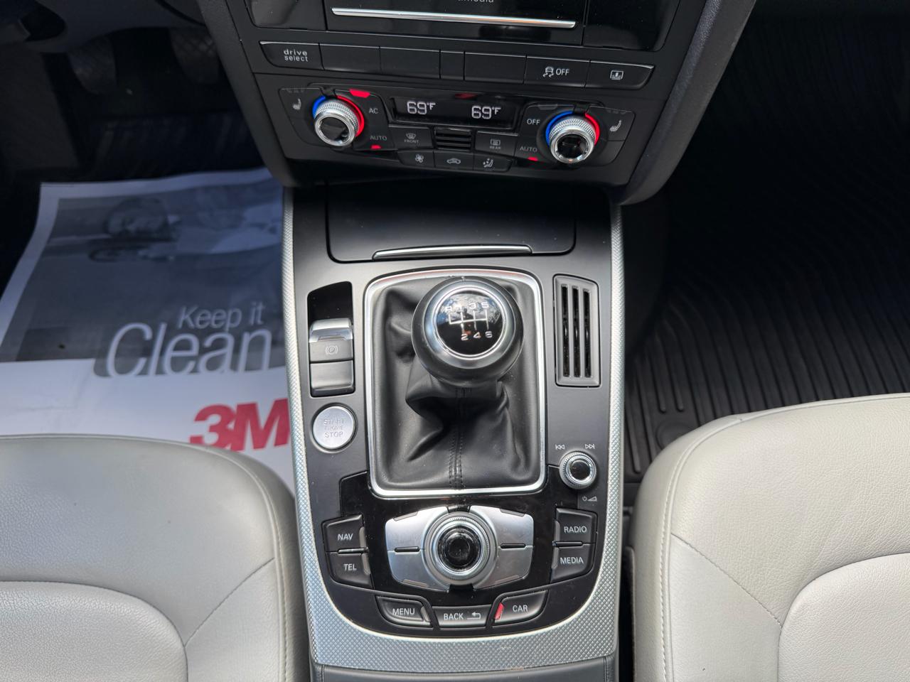 Audi A4 2.0T Premium Sedan quattro Manual 2014