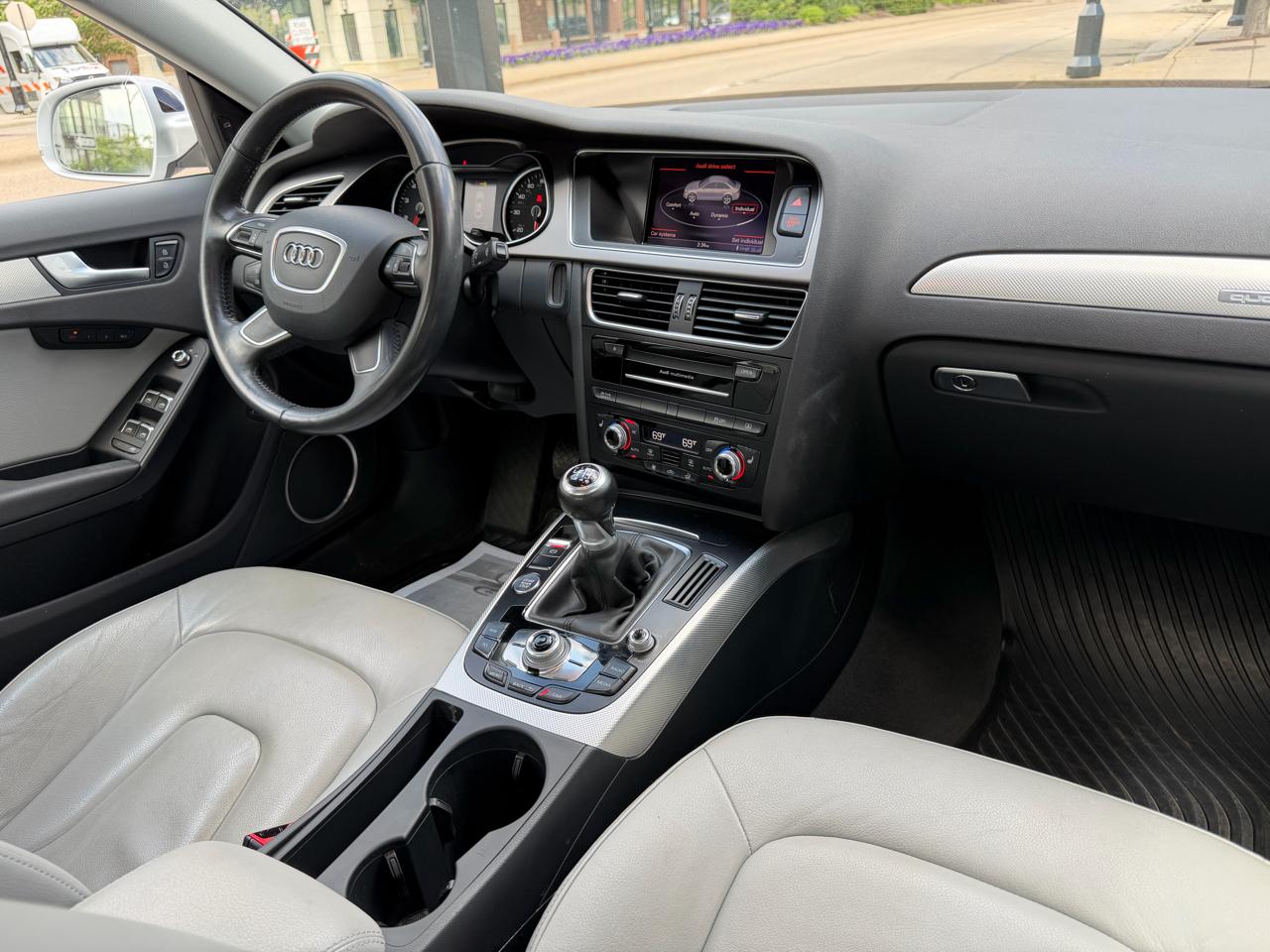 Audi A4 2.0T Premium Sedan quattro Manual 2014