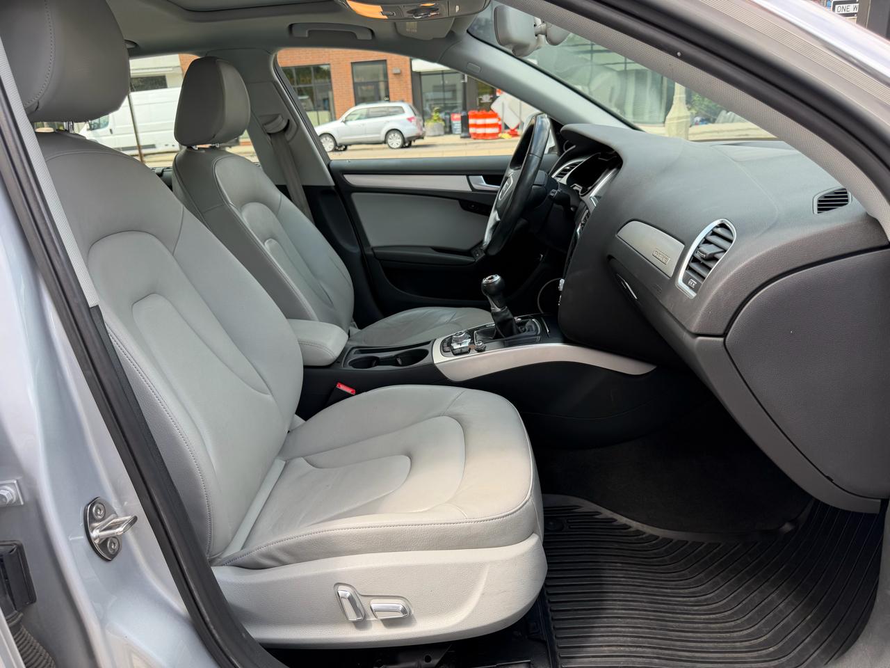 Audi A4 2.0T Premium Sedan quattro Manual 2014