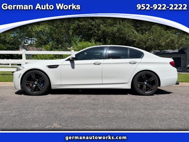 White 2013 BMW M5 Sedan Rear-Wheel Drive Automatic