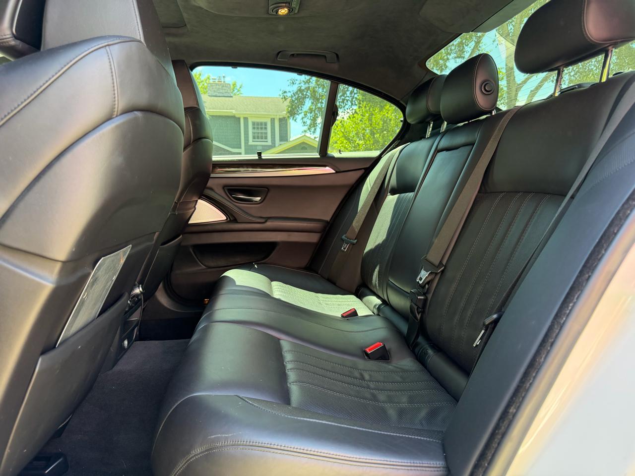 BMW M5 Sedan 2013