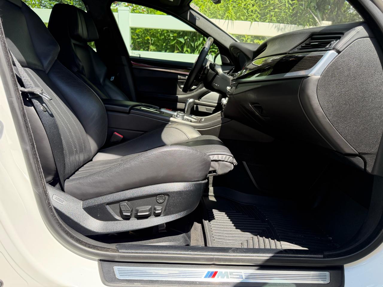 BMW M5 Sedan 2013