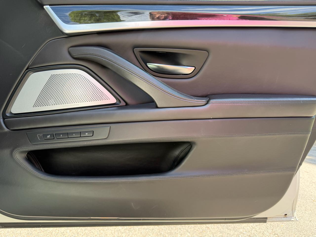 BMW M5 Sedan 2013