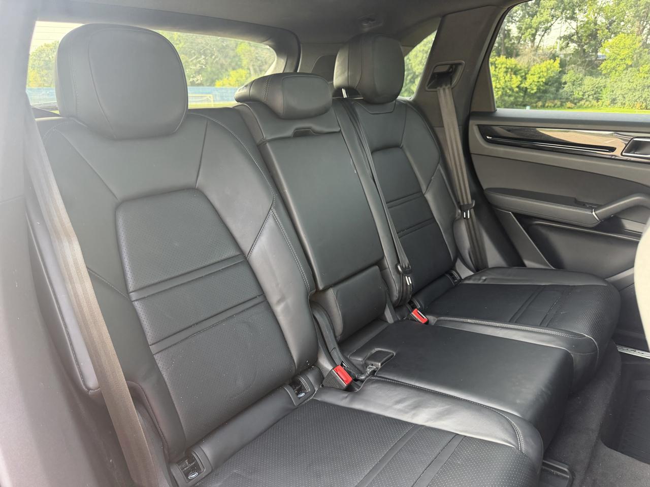 Porsche Cayenne Base 2021