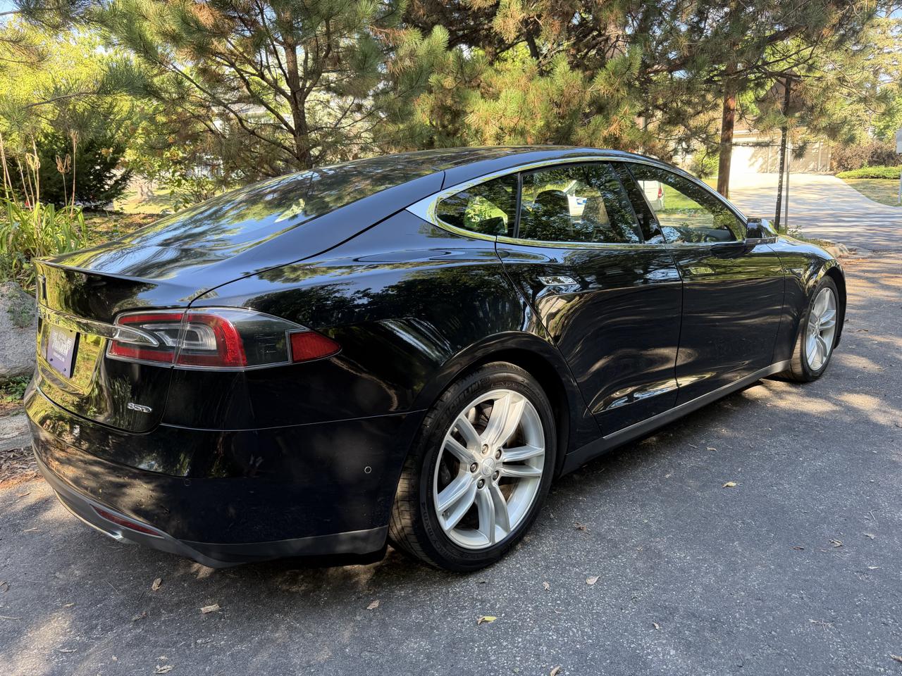 Tesla Model S 85D 2015
