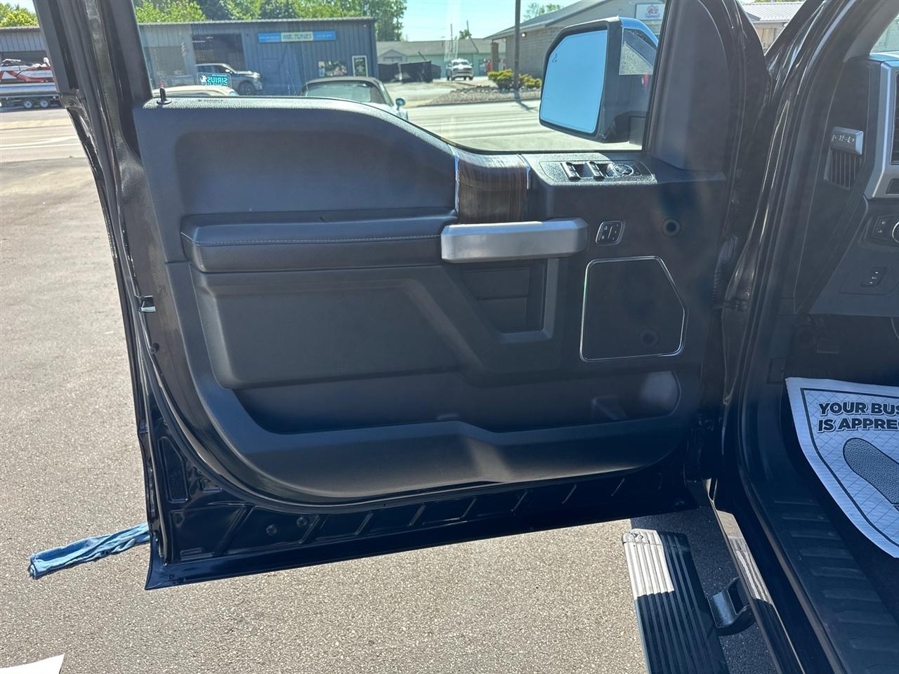 Ford F-150 Platinum 4WD SuperCrew 5.5' Box 2017