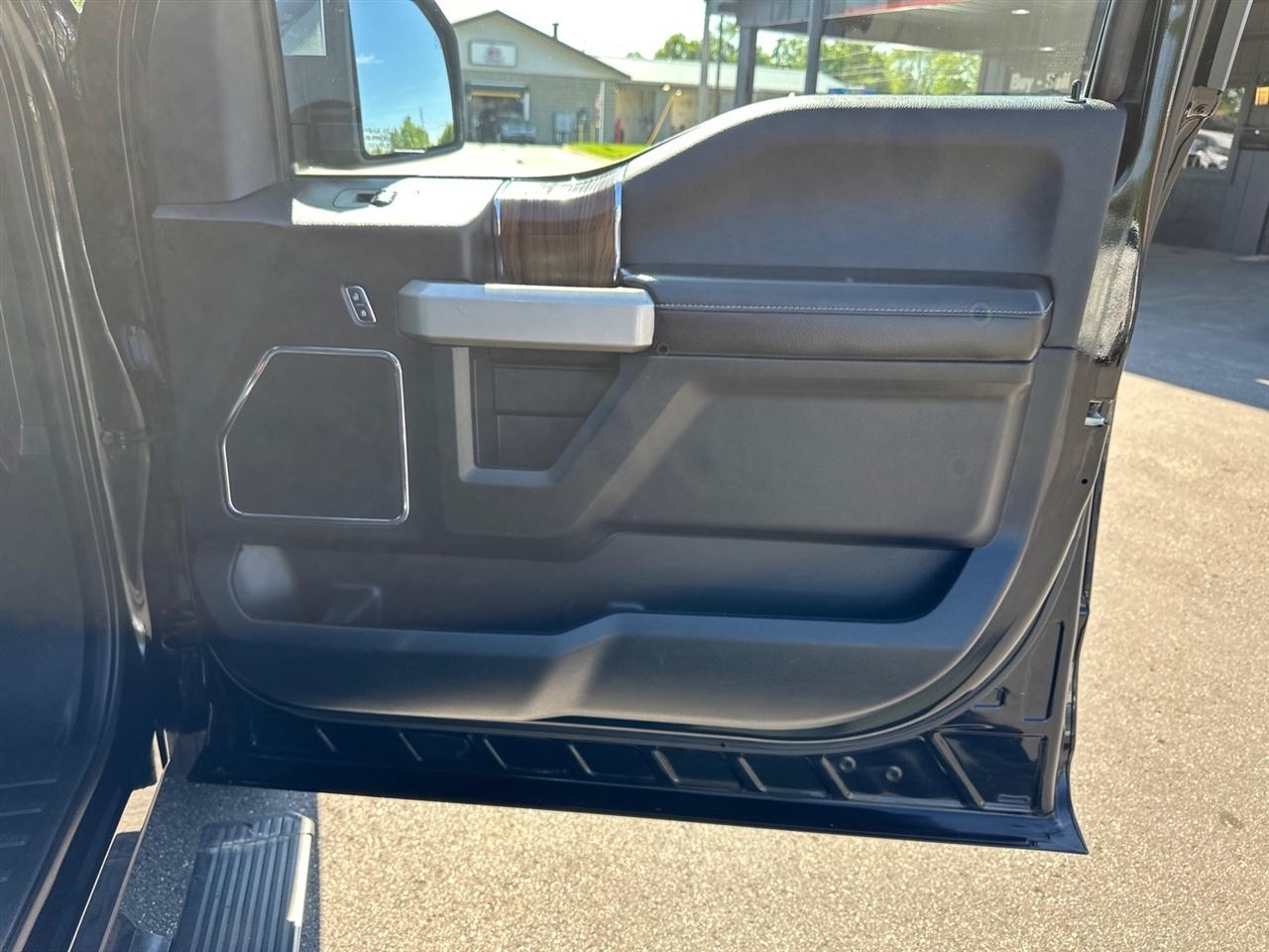 Ford F-150 Platinum 4WD SuperCrew 5.5' Box 2017