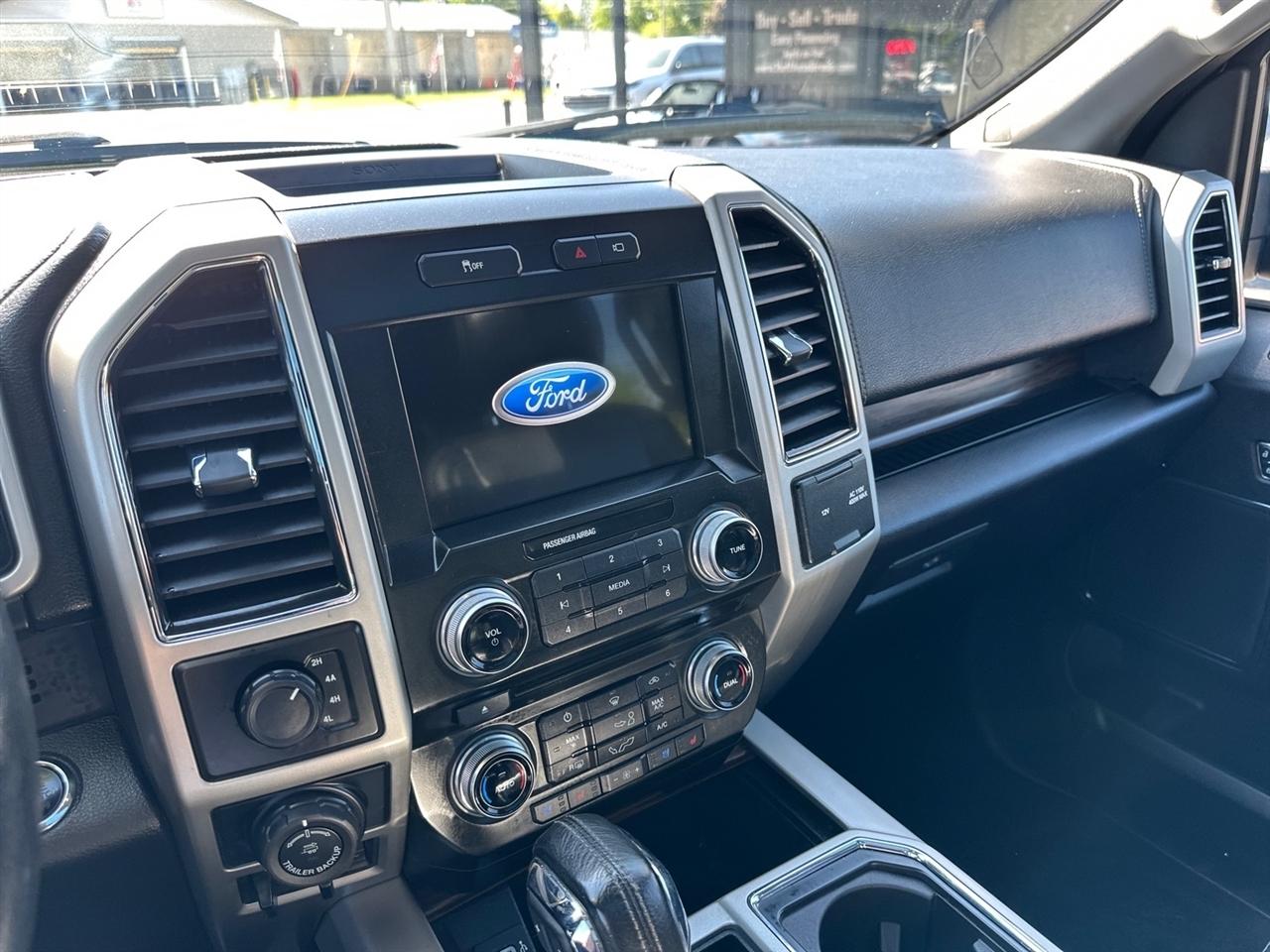 Ford F-150 Platinum 4WD SuperCrew 5.5' Box 2017