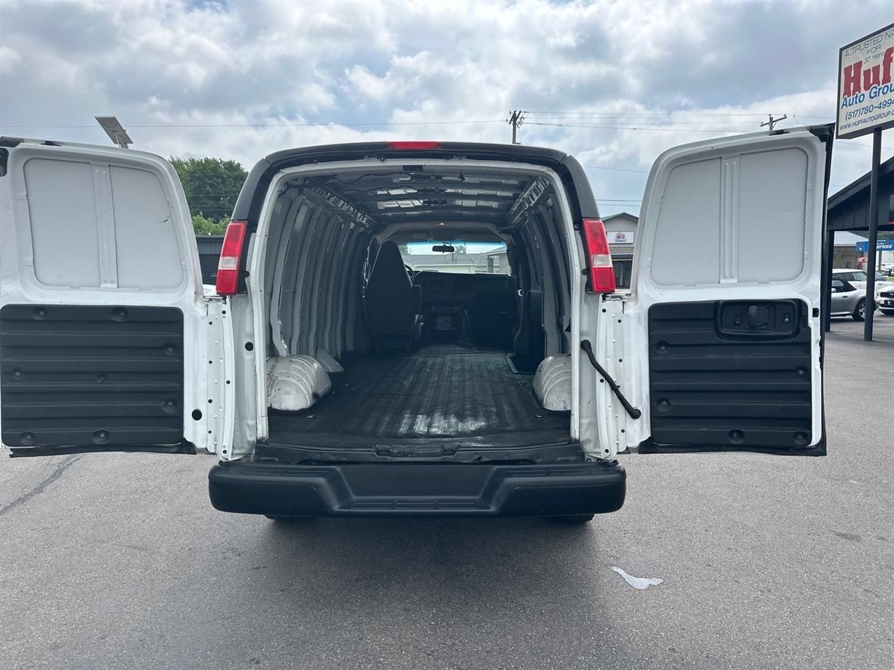 Chevrolet Express Cargo Van RWD 2500 155" 2017