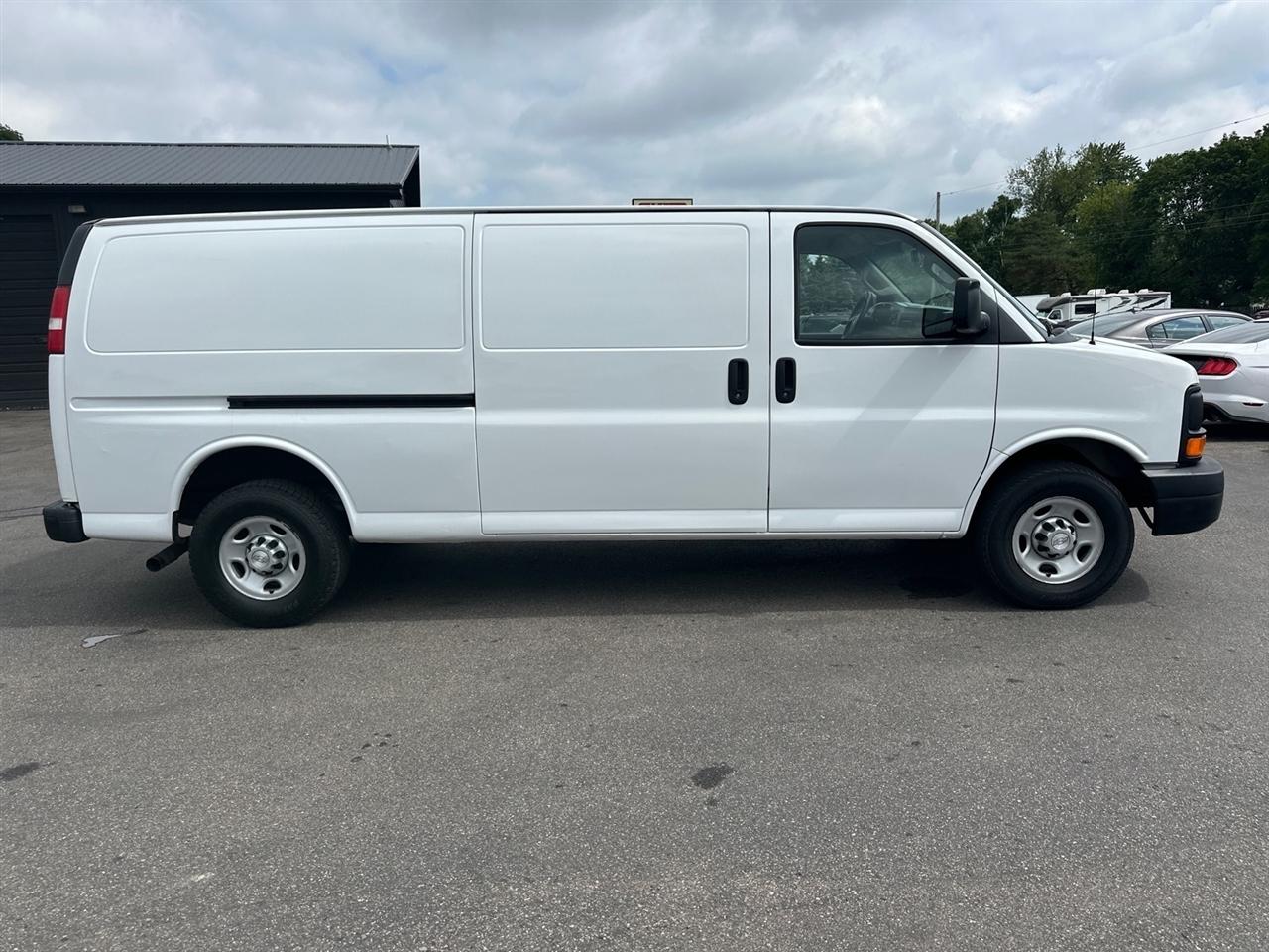 Chevrolet Express Cargo Van RWD 2500 155" 2017