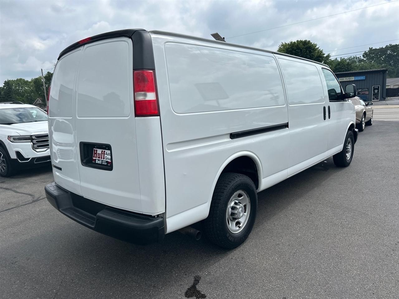 Chevrolet Express Cargo Van RWD 2500 155" 2017
