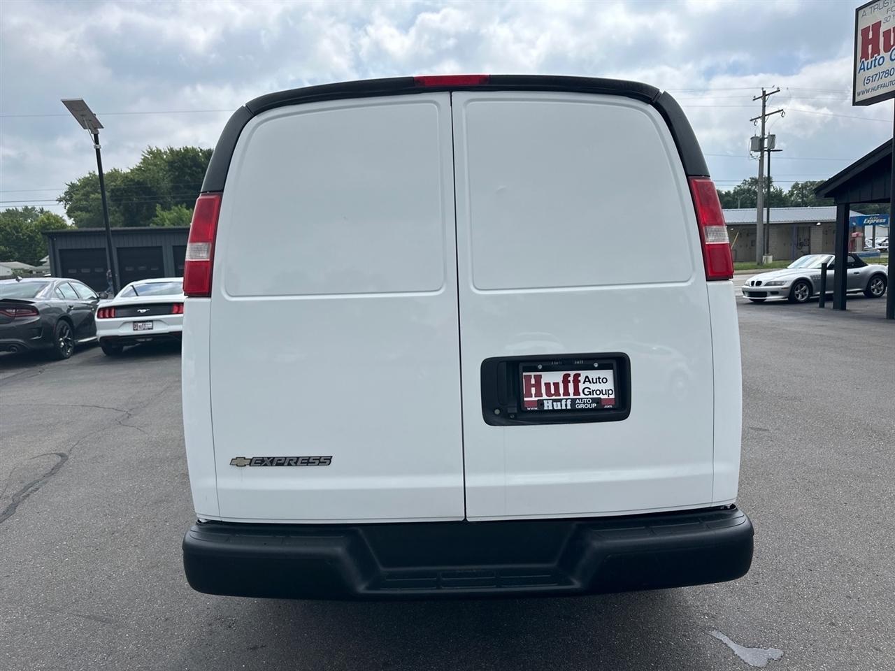 Chevrolet Express Cargo Van RWD 2500 155" 2017