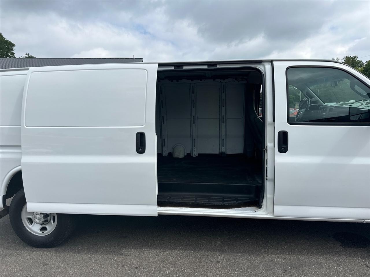 Chevrolet Express Cargo Van RWD 2500 155" 2017