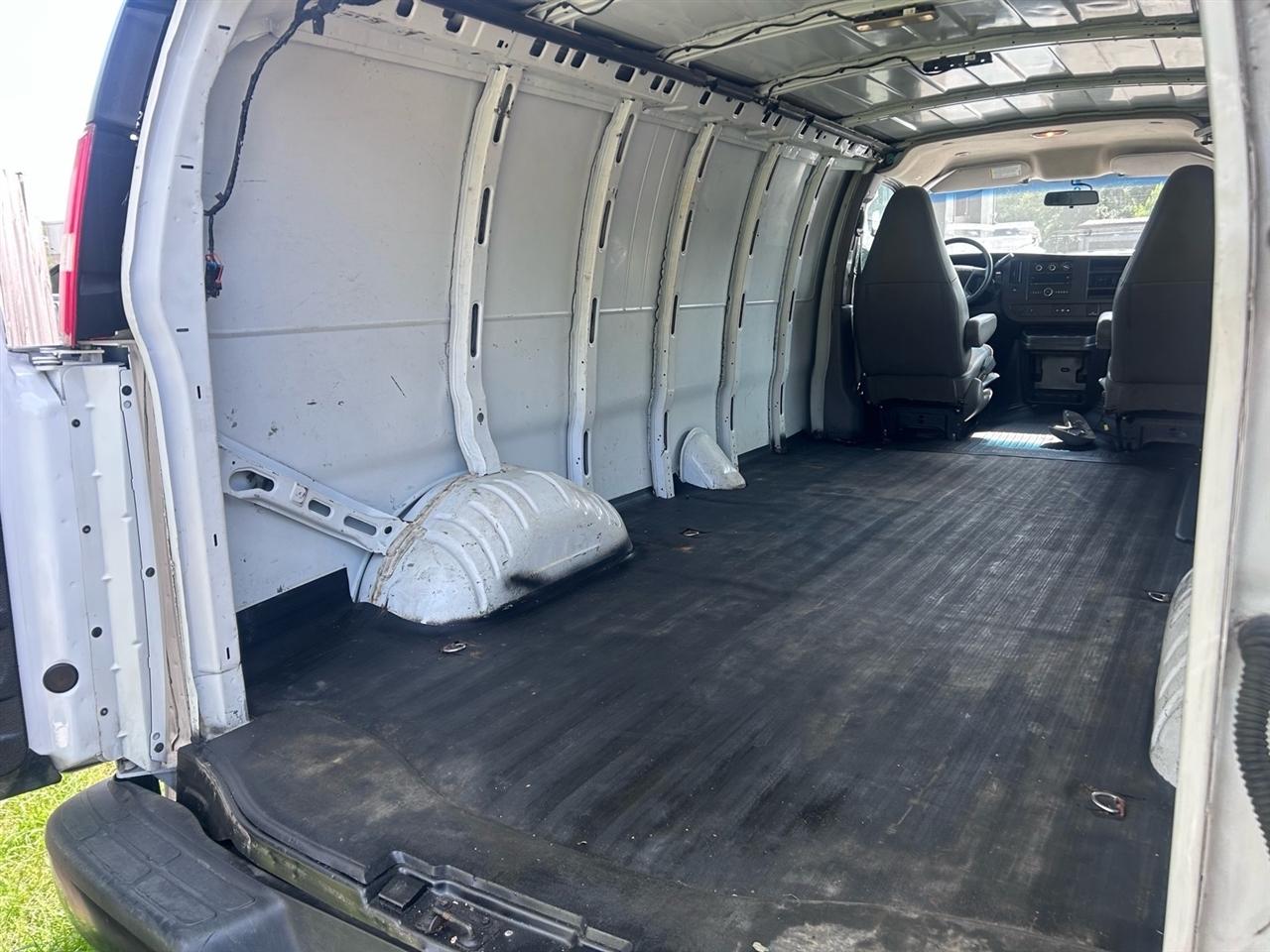 Chevrolet Express Cargo Van RWD 2500 155" 2017
