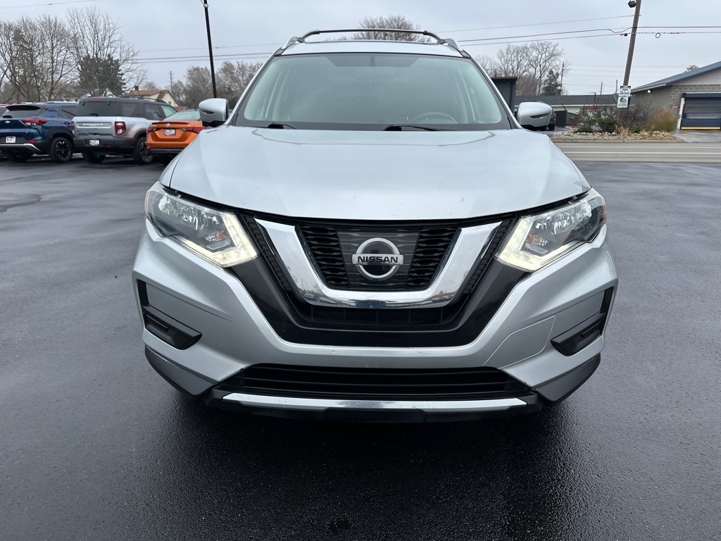 2017 Nissan Rogue SV photo 3