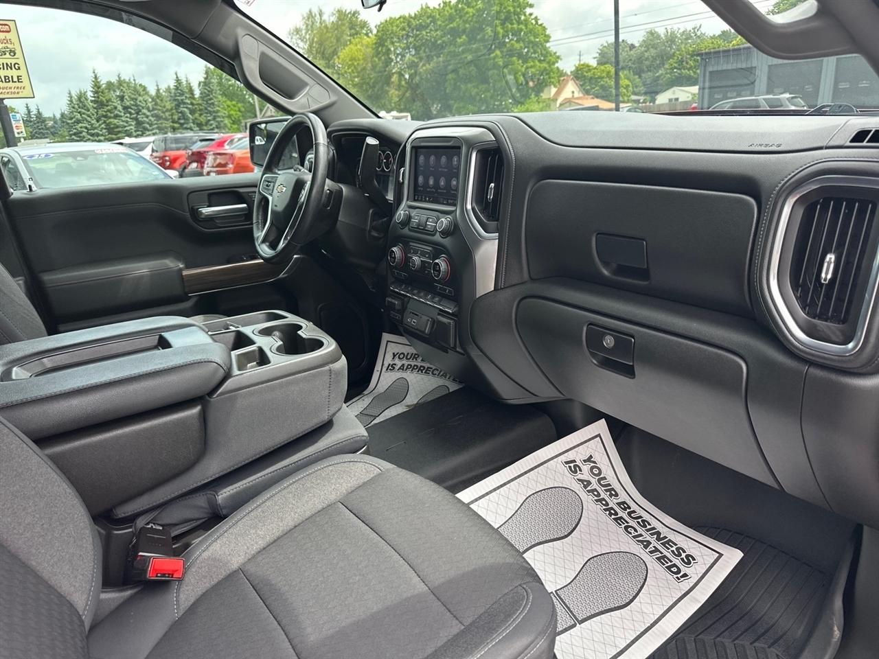 Chevrolet Silverado 1500 4WD Crew Cab 147" LT 2020