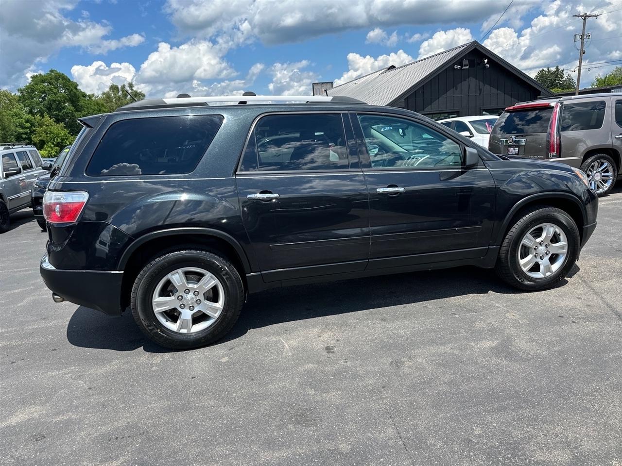 GMC Acadia FWD 4dr SL 2011