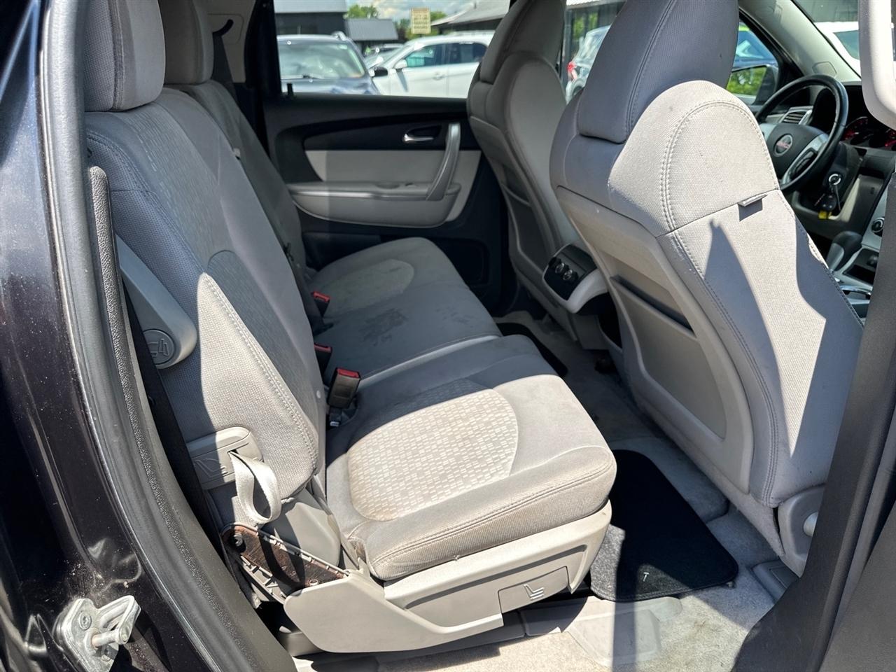 GMC Acadia FWD 4dr SL 2011