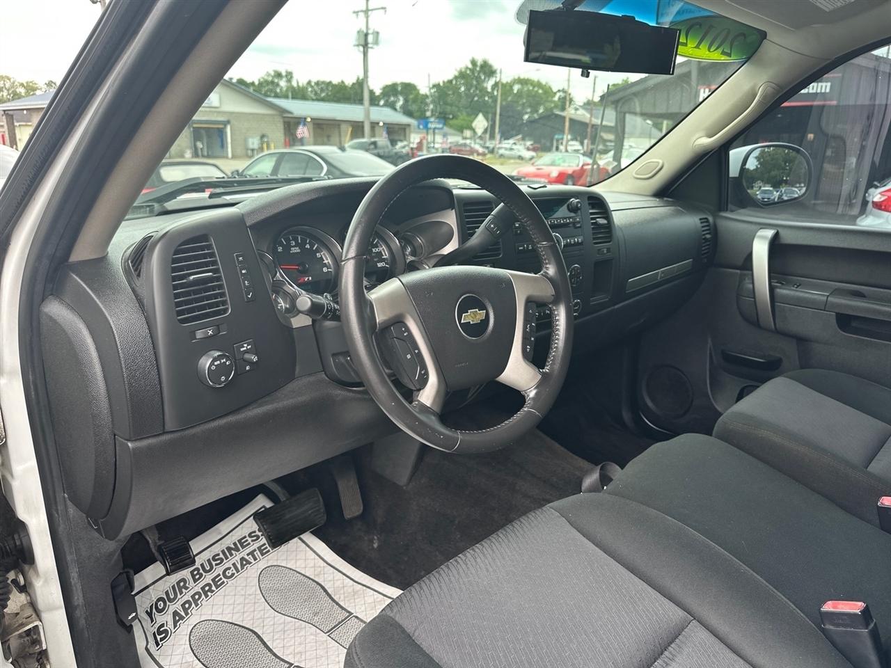 Chevrolet Silverado 1500 4WD Crew Cab 143.5" LT 2012