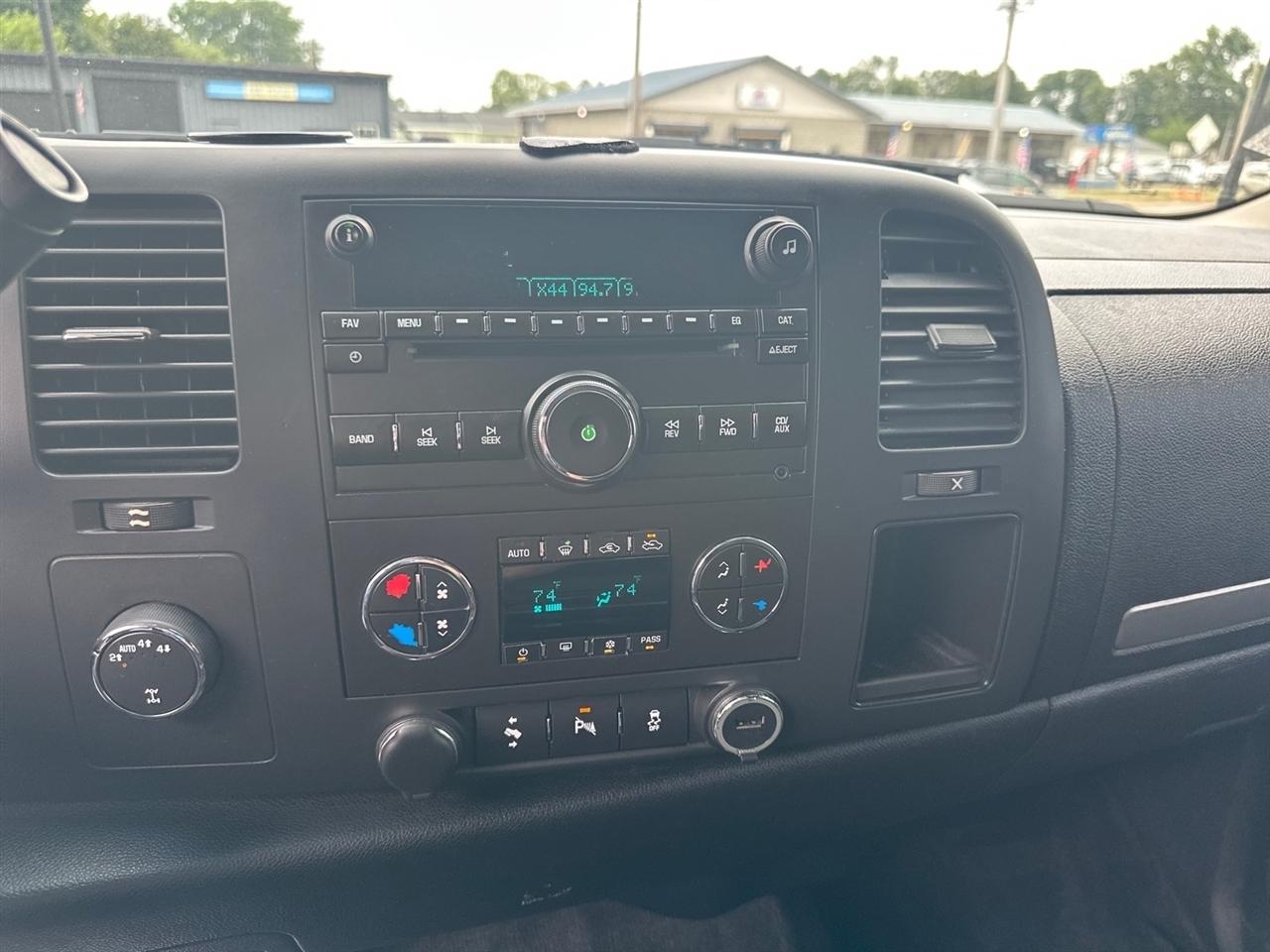 Chevrolet Silverado 1500 4WD Crew Cab 143.5" LT 2012