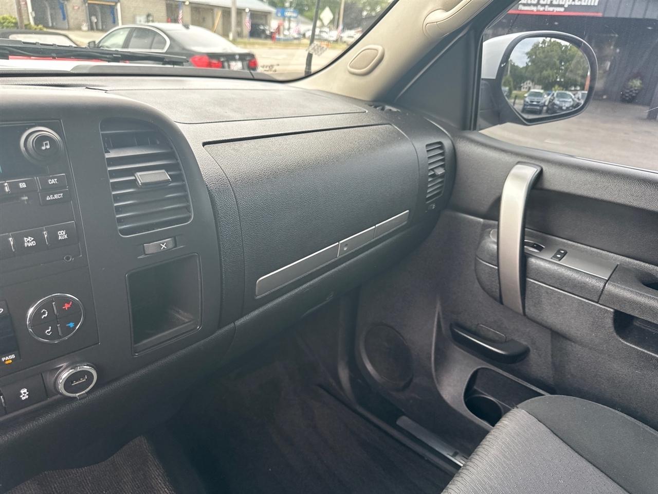Chevrolet Silverado 1500 4WD Crew Cab 143.5" LT 2012