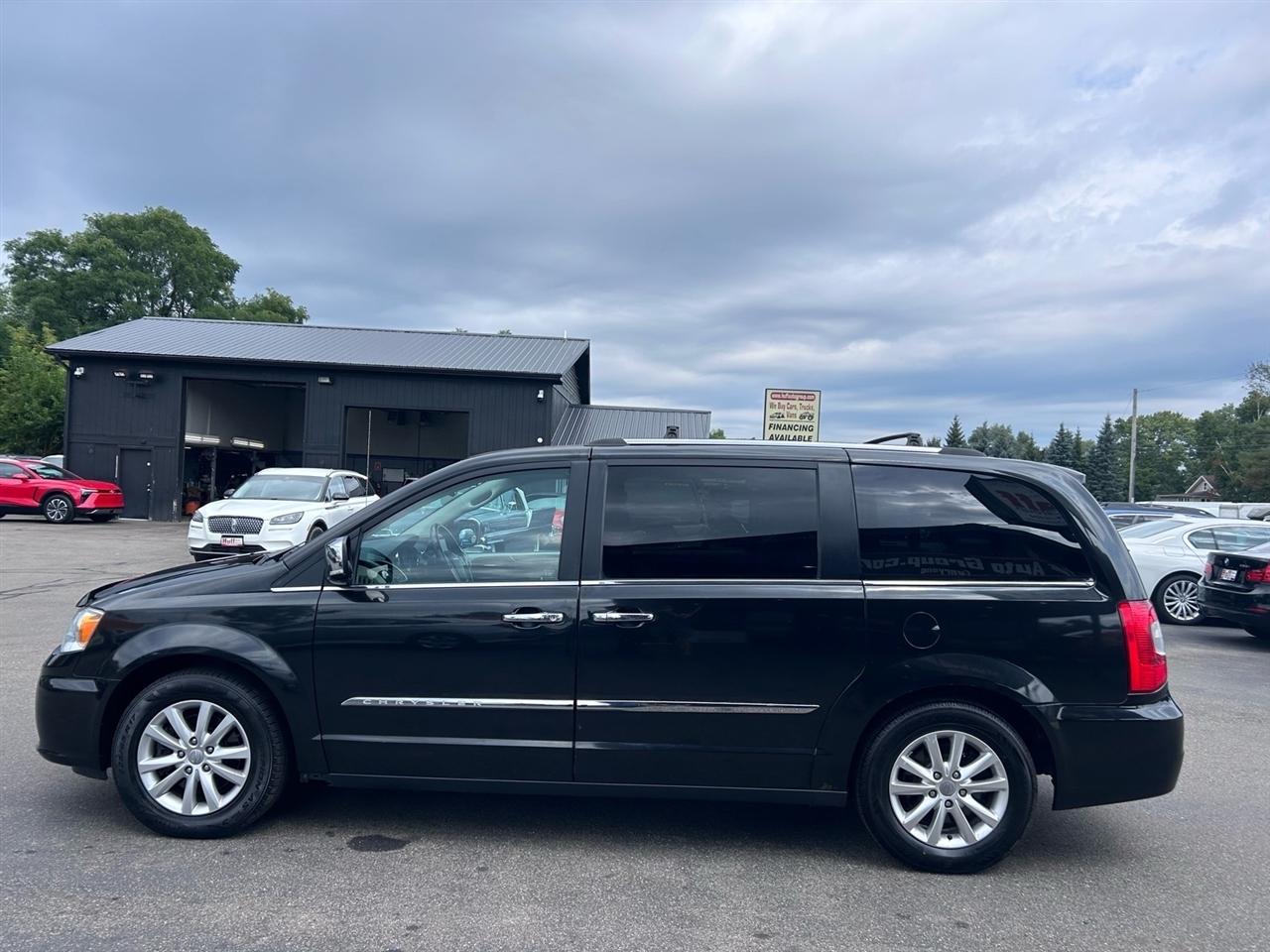 Chrysler Town & Country 4dr Wgn Limited Platinum 2016