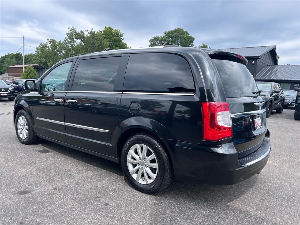 Chrysler Town & Country 4dr Wgn Limited Platinum 2016