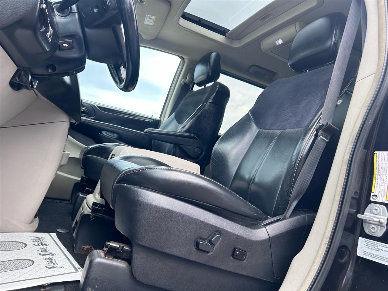 Chrysler Town & Country 4dr Wgn Limited Platinum 2016