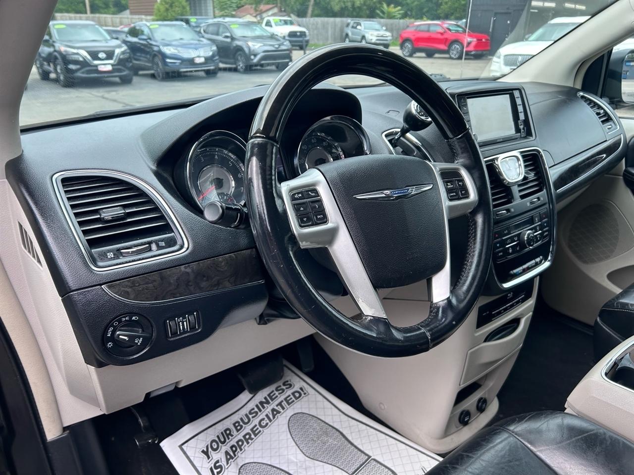 Chrysler Town & Country 4dr Wgn Limited Platinum 2016
