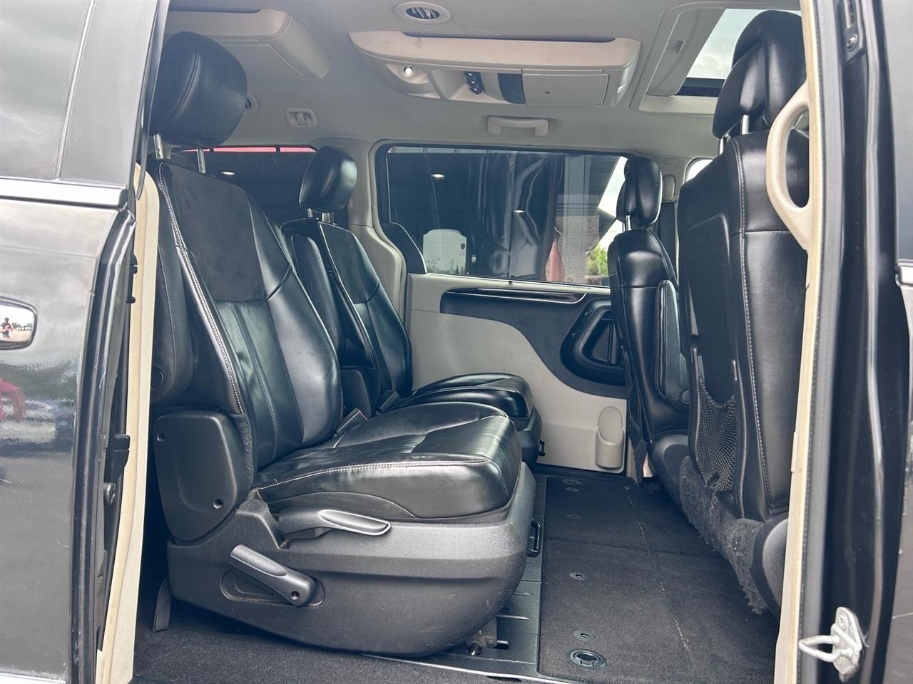 Chrysler Town & Country 4dr Wgn Limited Platinum 2016