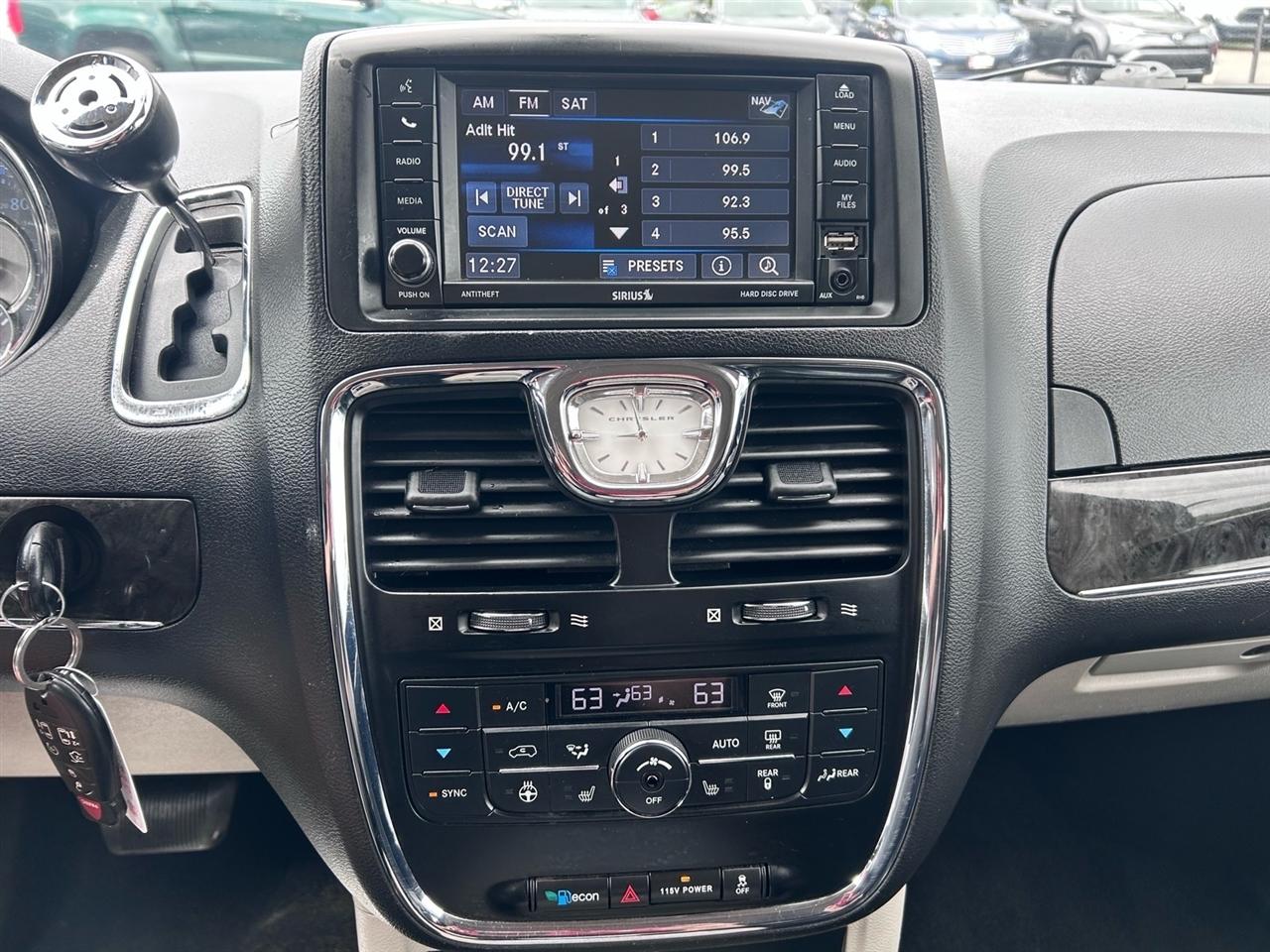 Chrysler Town & Country 4dr Wgn Limited Platinum 2016