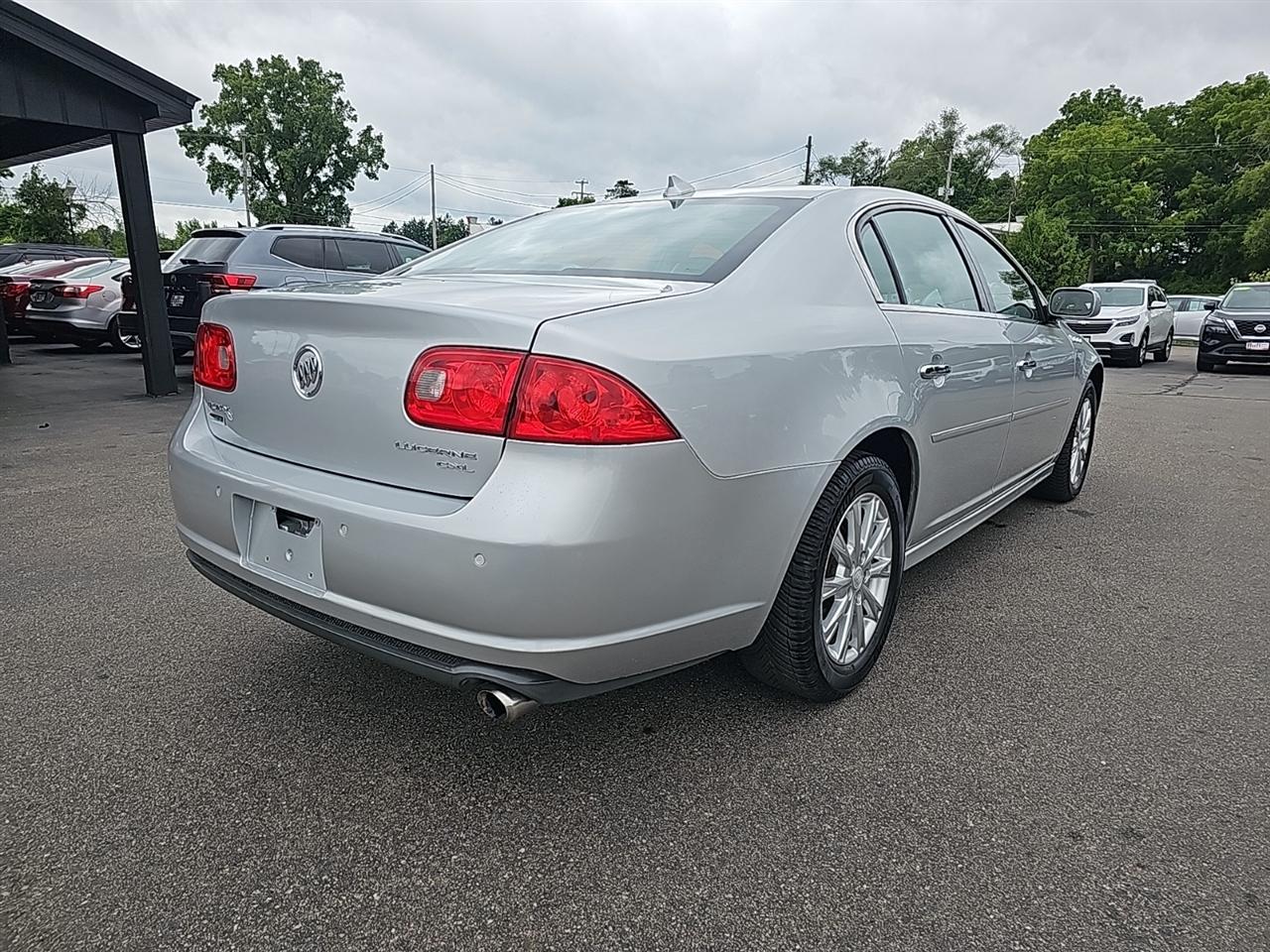 Buick Lucerne 4dr Sdn CXL 2011
