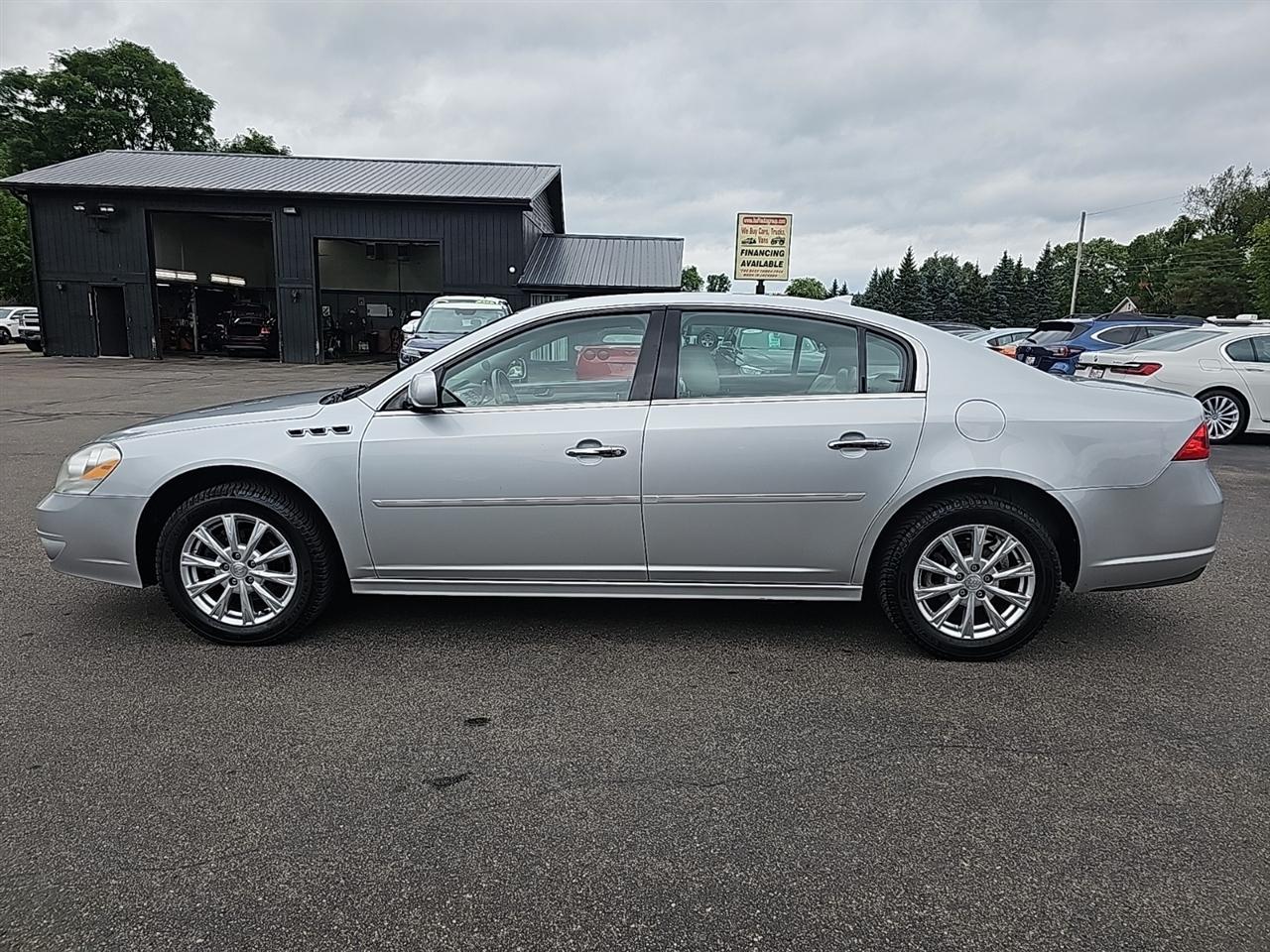Buick Lucerne 4dr Sdn CXL 2011