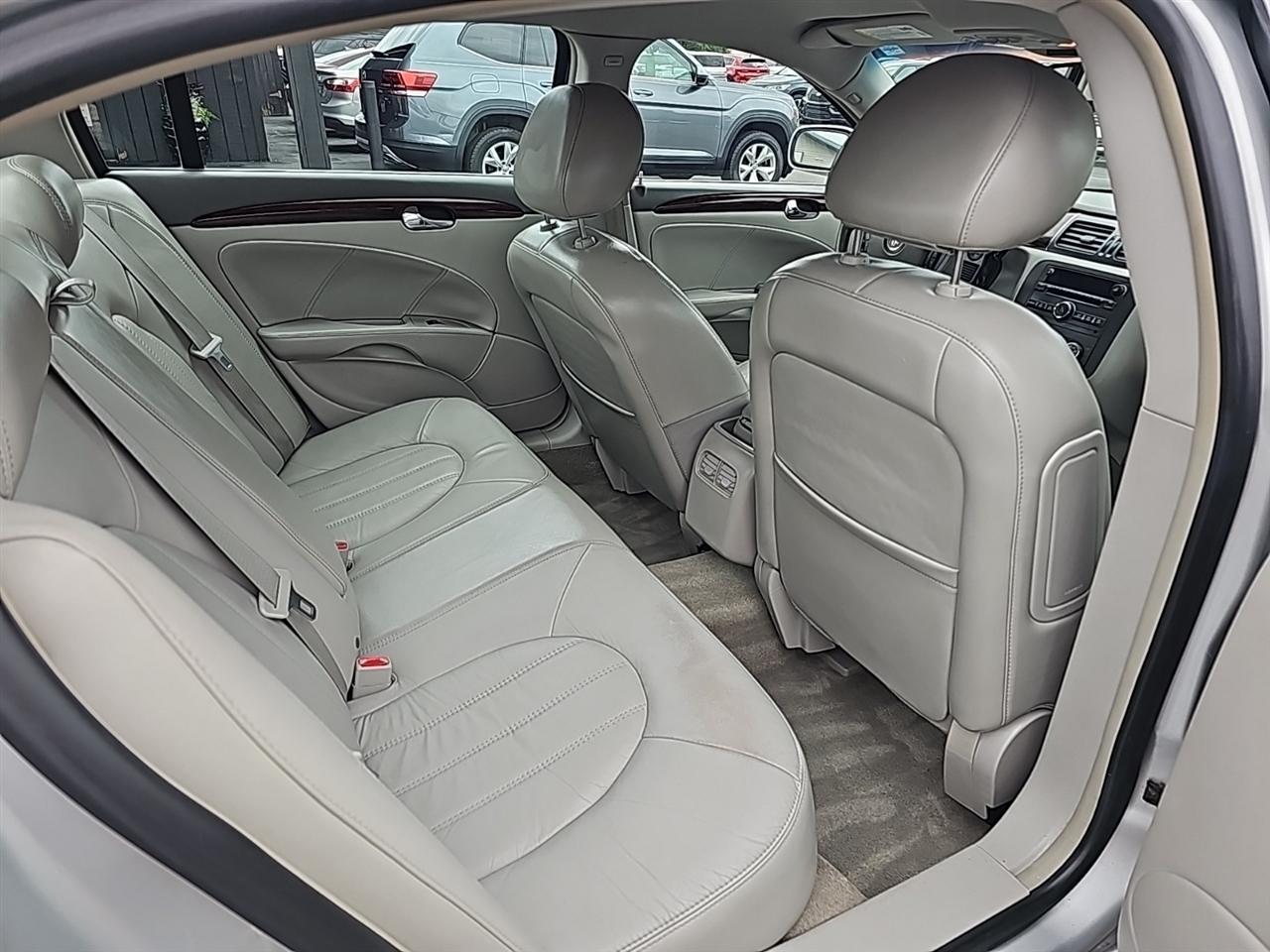 Buick Lucerne 4dr Sdn CXL 2011