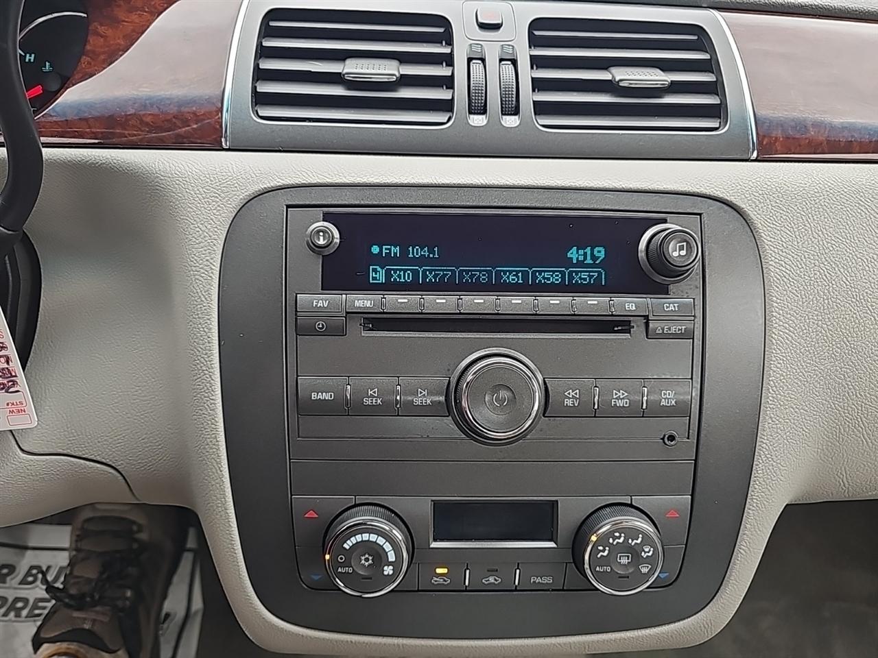 Buick Lucerne 4dr Sdn CXL 2011
