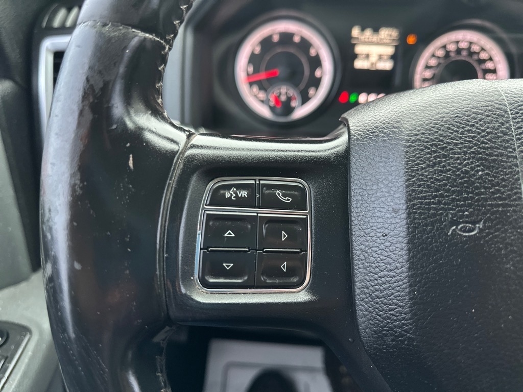 RAM 1500 4WD Crew Cab 140.5" Big Horn 2015