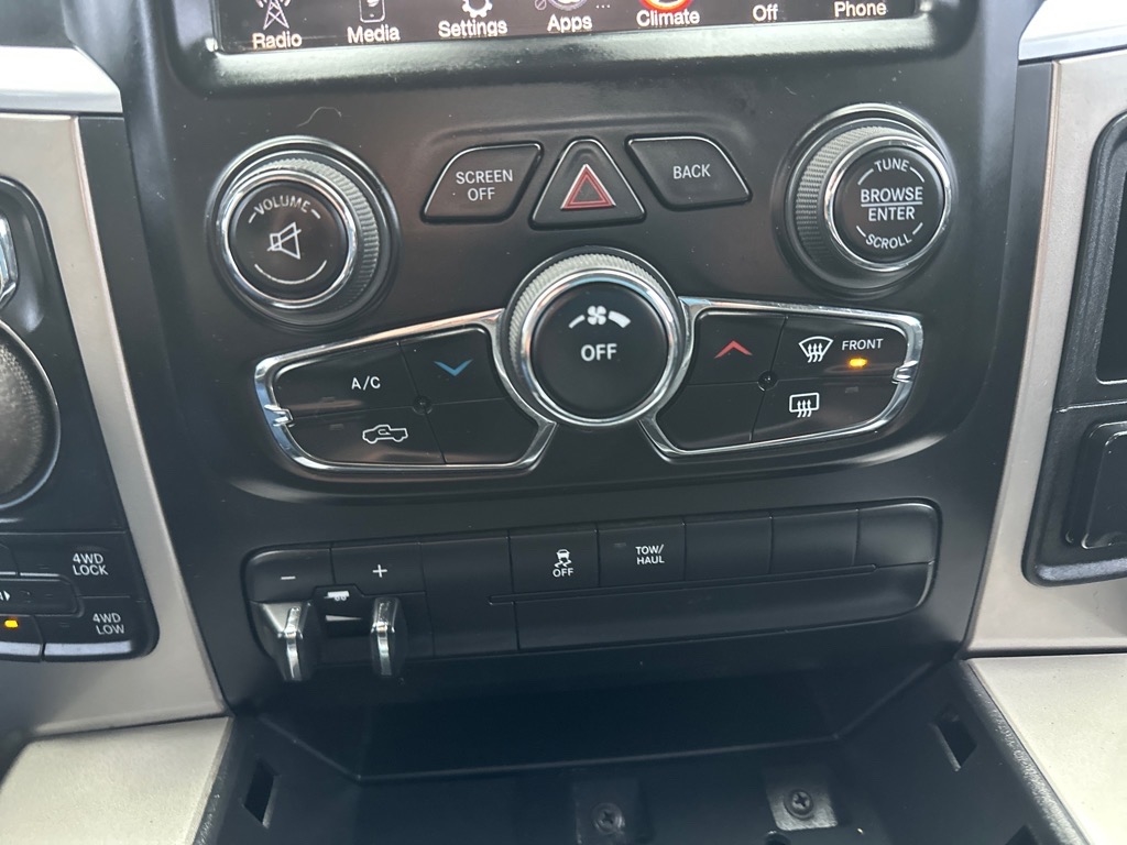 RAM 1500 4WD Crew Cab 140.5" Big Horn 2015