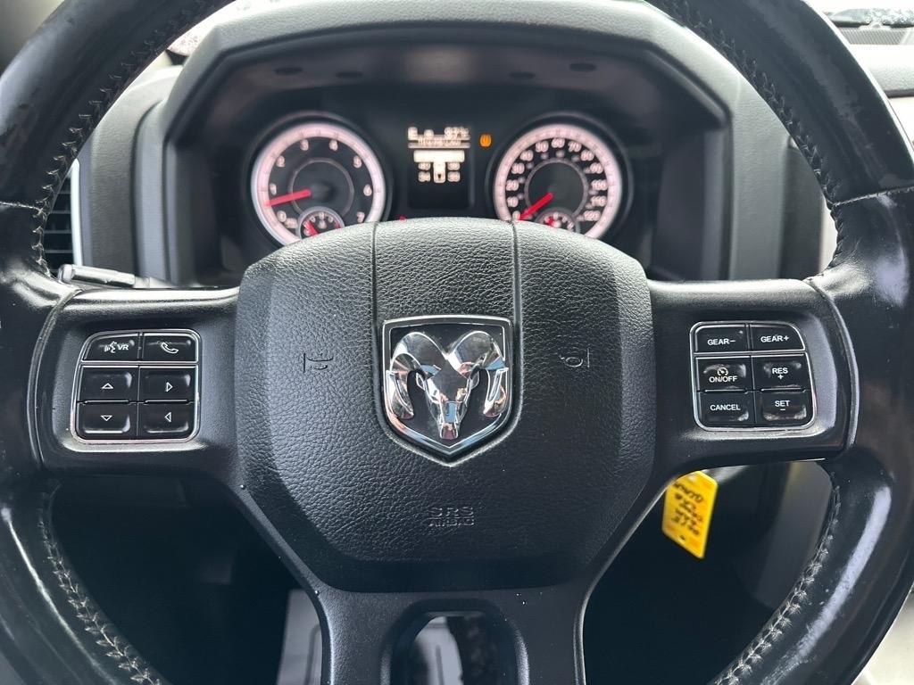 RAM 1500 4WD Crew Cab 140.5" Big Horn 2015